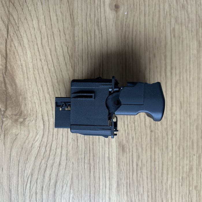 Кнопка електронного ручника Citroen C4 / Peugeot 3008 5008