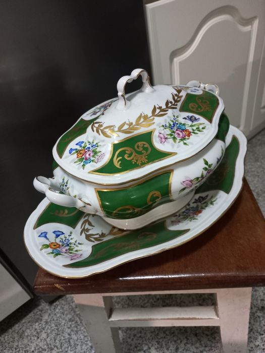 Conjunto de terrina e prato decorativos, pintado à mão