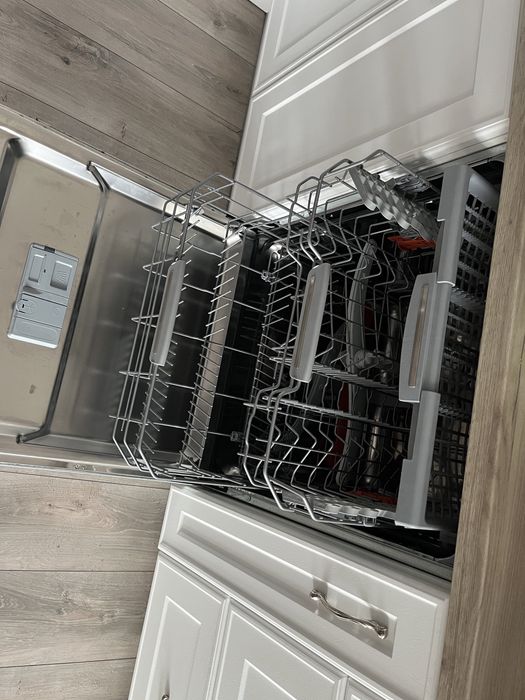 Продам корзины с роликами для HOTPOINT ARISTON HIO 3T123 WFT