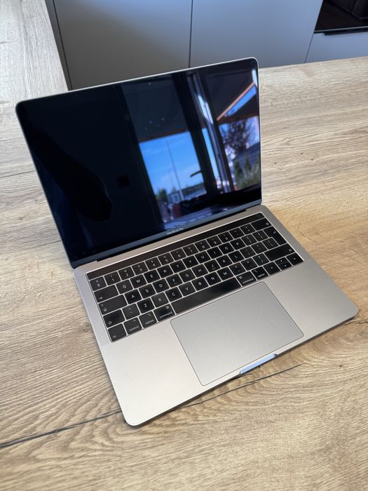 MacBook Pro 13" 2018 | Intel i7 | 16GB RAM | Touch Bar | Space Gray