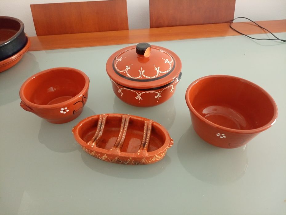 Loiça em Barro tradicional: PratoS serivacaia, CaçarolaS,  Panelas,  Taça , Assador