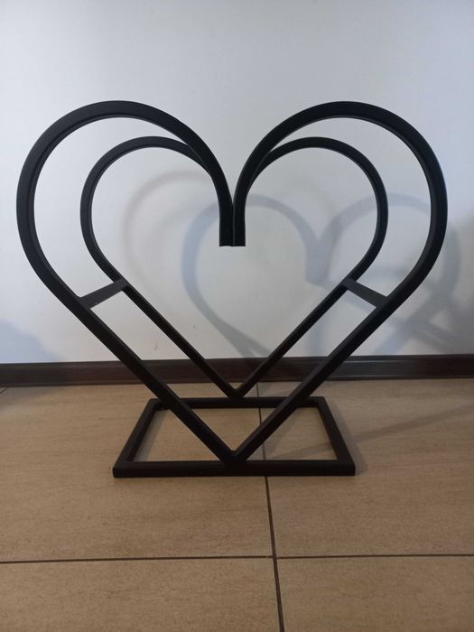 Stojak na drewno kominkowe serce metalowy loft
