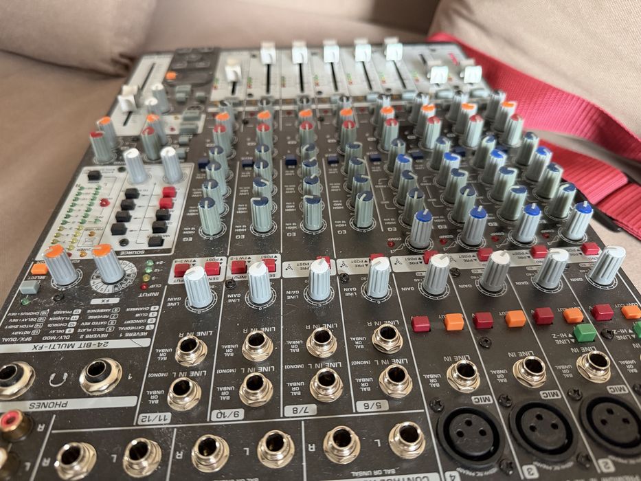 Мікшерний пульт Behringer Xenyx UFX1204 USB