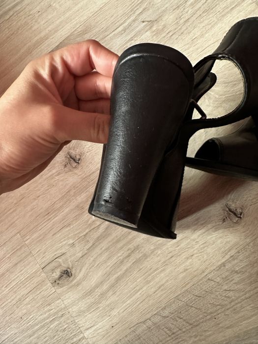 Czarne buty na słupku 38 stan dobry