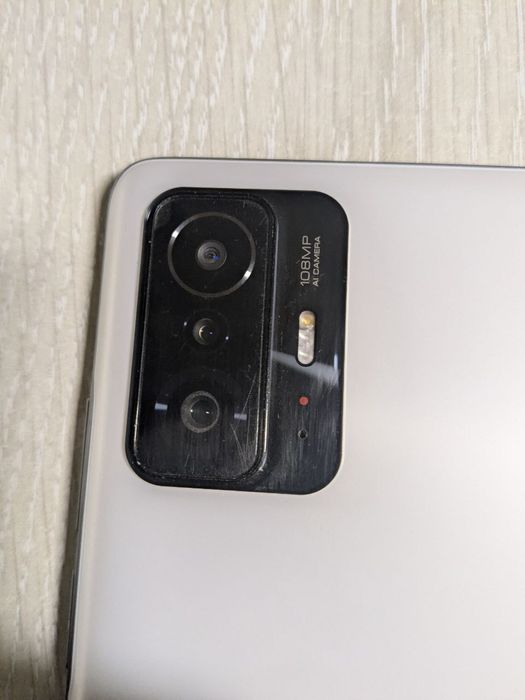 Xiaomi Mi 11T 8/128 / AMOLED 120Hz