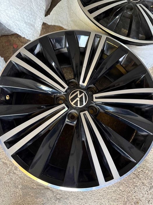 Oryginalne Felgi Aluminiowe VW 18" – 5x112 – Czarny Połysk + Polerka