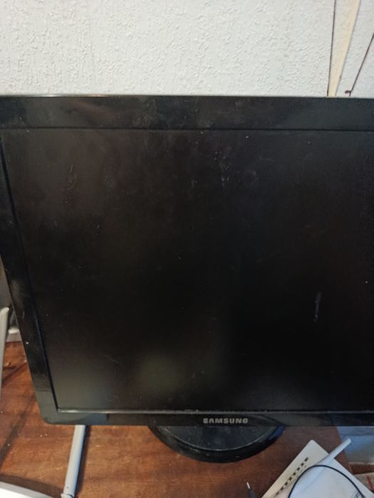 Продам 19 дюймовые мониторы