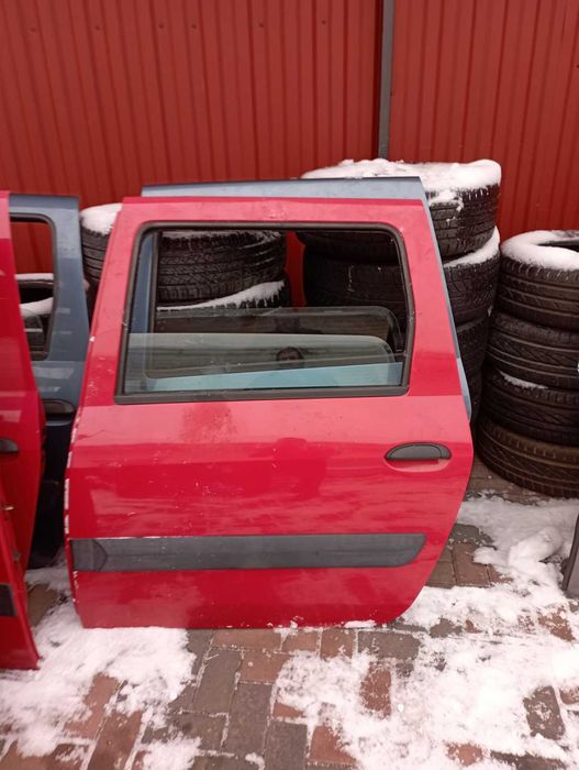 Дверь задняя пасажирская правая / левая Renault Dacia Logan