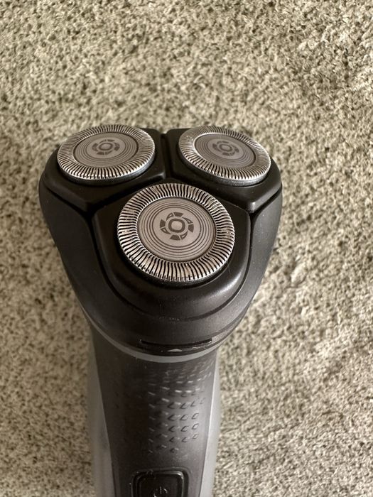 Бритва Philips 1000