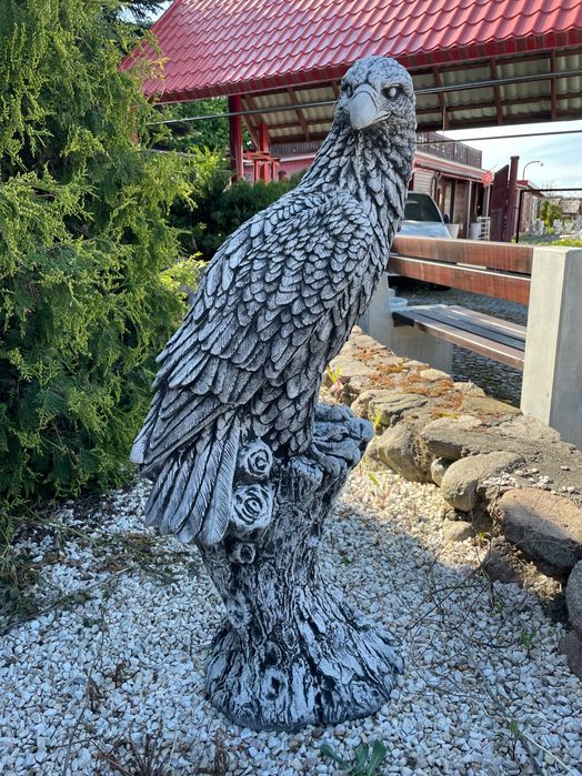 Betonowe posągi i donice ogrodowe