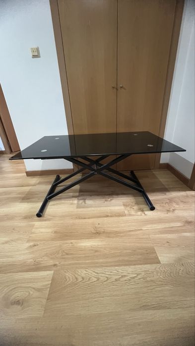 Mesa de vidro ajustável