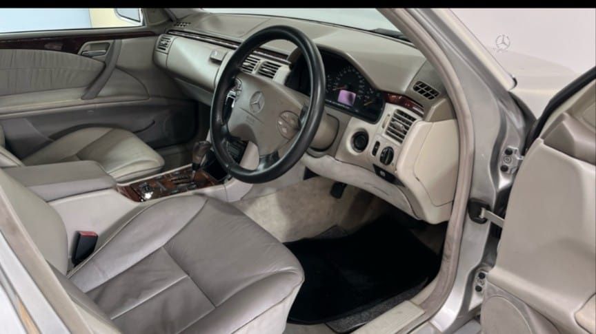 mercedes-benz classe e 240 avantgarde volante à direita