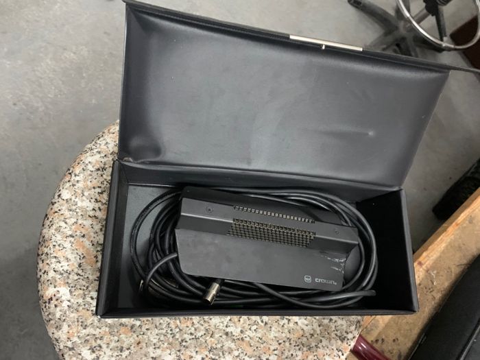 Crown PCC-160 (microfone de chão)