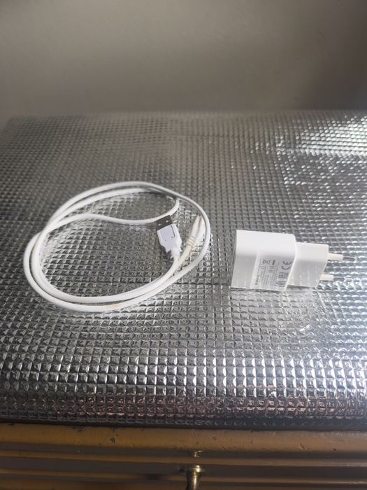 Varios cabos e carregadores