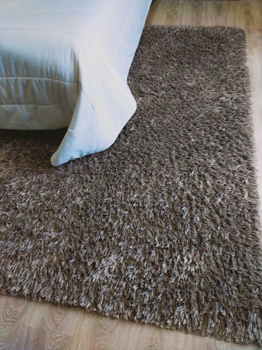 Carpete castanho claro, pelo comprido,. 2.90*2.00