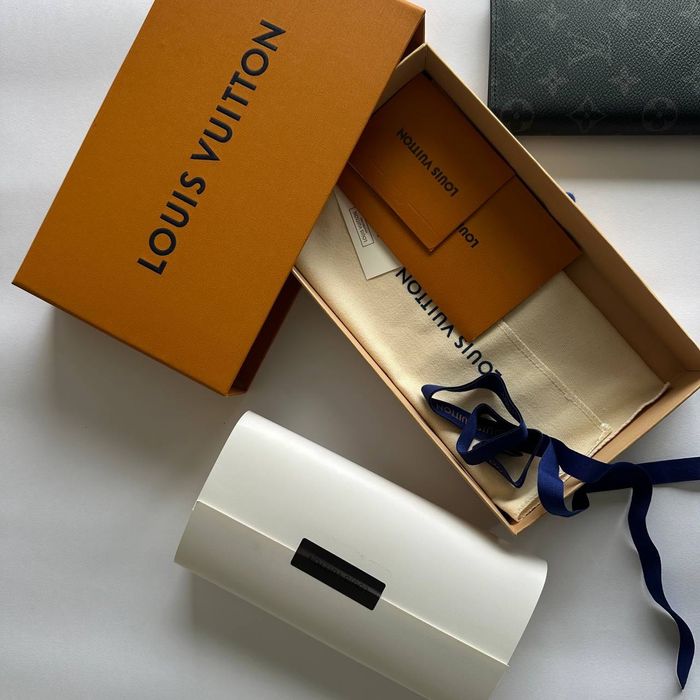 Кошелек Louis Vuitton Brazza