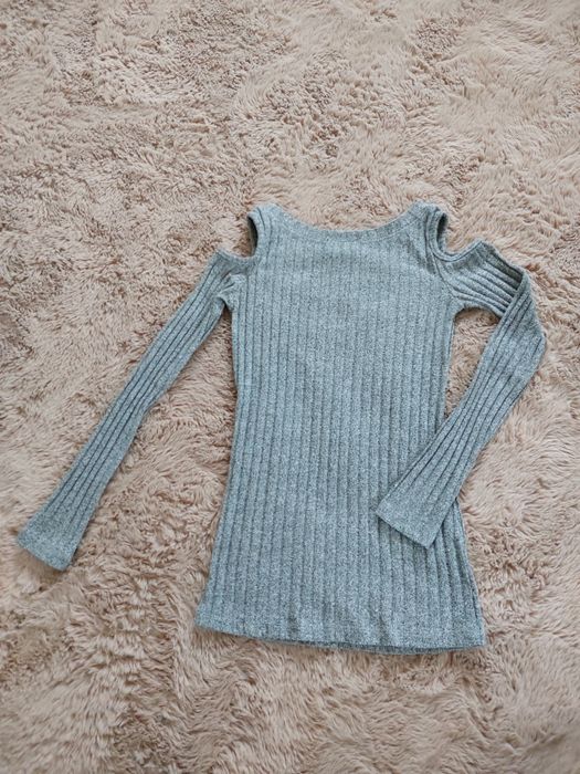 Sweterek  z odkrytymi ramionami  xs