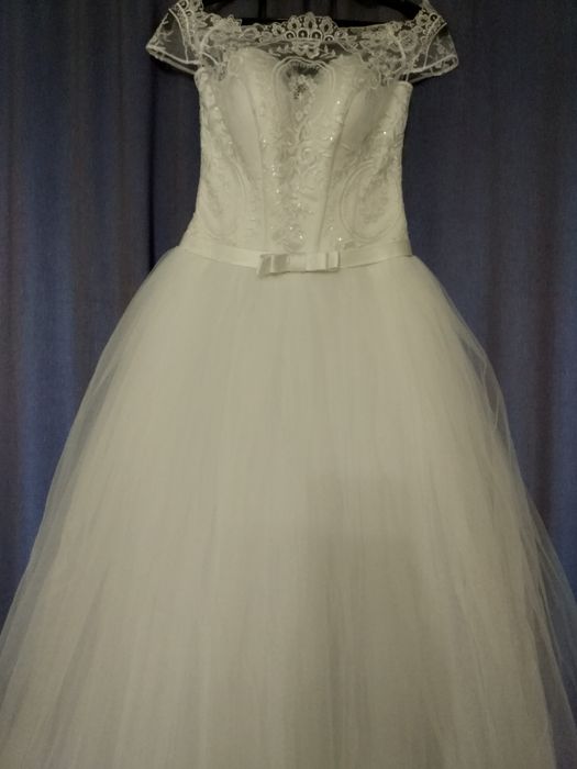 Весільна сукня біла