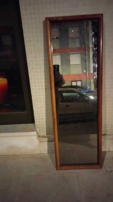 Espelho em madeira maciça