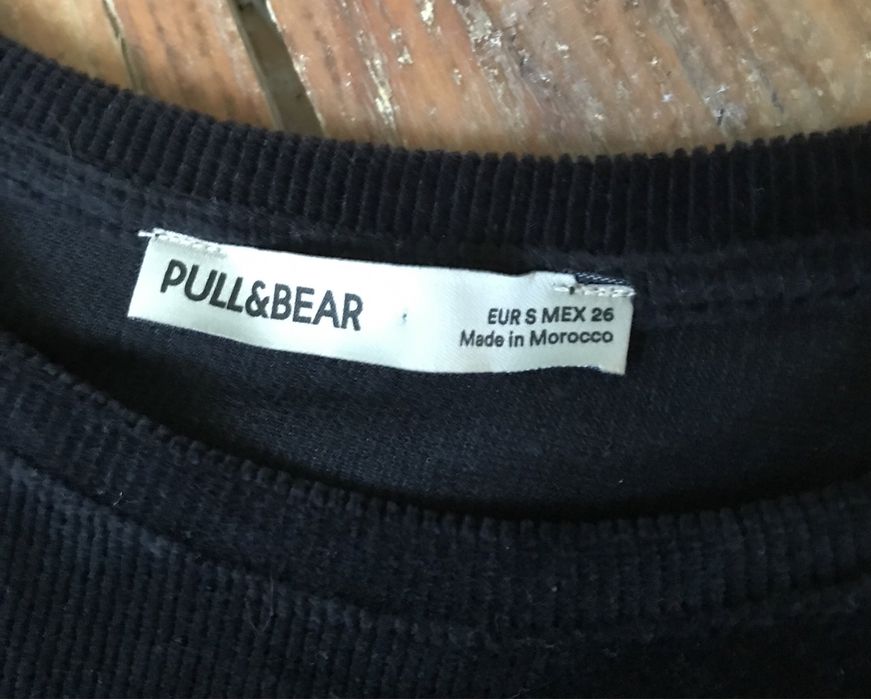Sukienka damska mała czarna sztruksowa marki Pull&Bear rozmiar S
