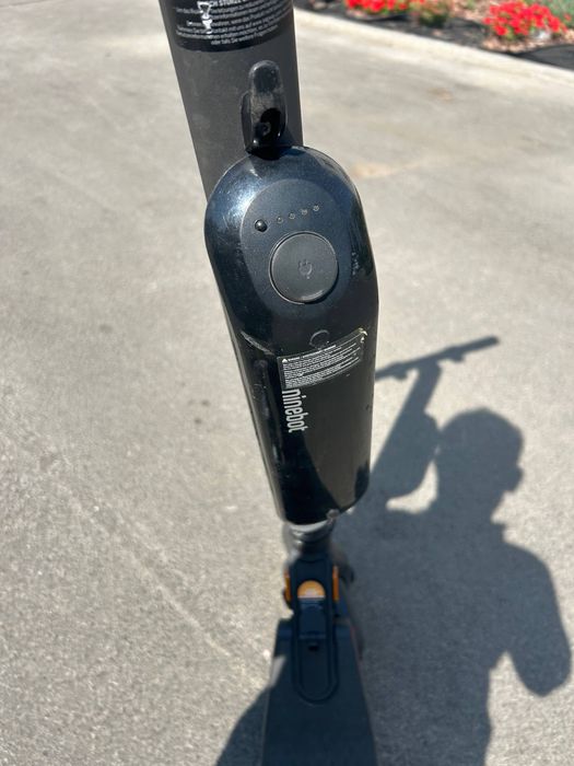 Електросамокат Ninebot KickScooter
