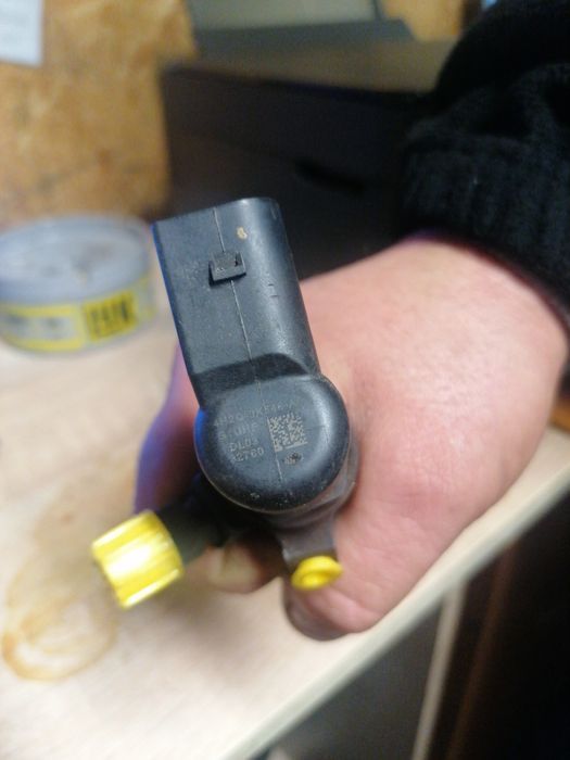 Wtrysk wtryskiwacz paliwa 2.7 td LAND ROVER 4H2Q9K546AE