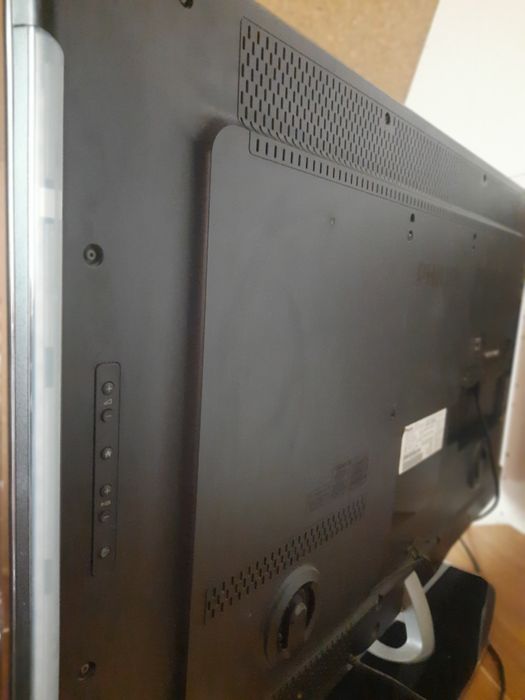 Телевизор PHILIPS 40PFL7605H в отличном полностью рабочем состоянии!