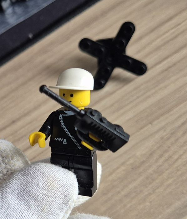 LEGO elem Śmigłowca 6642 Police Classic Town Figurka Policjant 1990r.