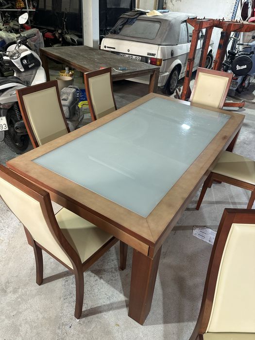 Mesa de sala extensível, mais seis cadeiras