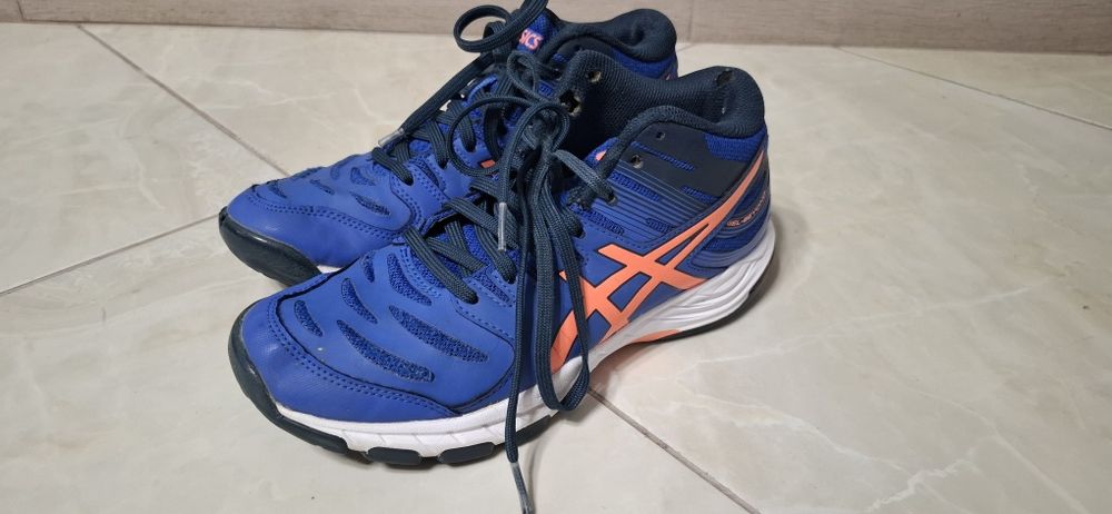 Волейбольні кросівки Asics