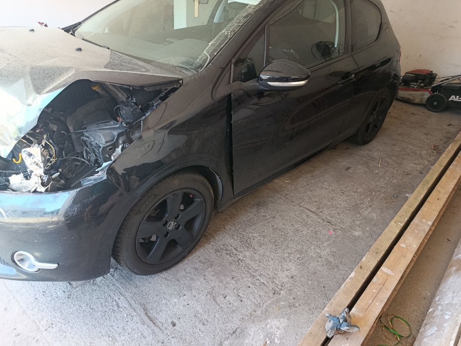 Peugeot 208 Czarny