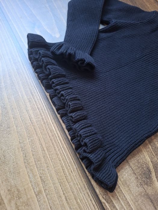 Czarny golf falbany - 110