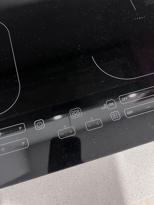 Placa de Indução Indesit DualZone – Como Nova / Excelente Estado
