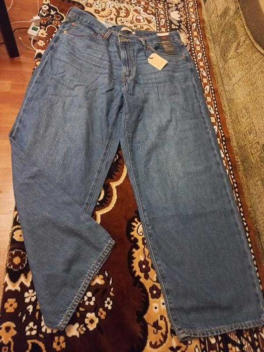 Продам новые джинсы баггиLevi's (32) оригинал