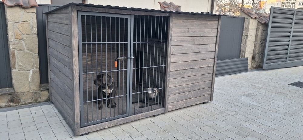 Вольєр.  Будка...
