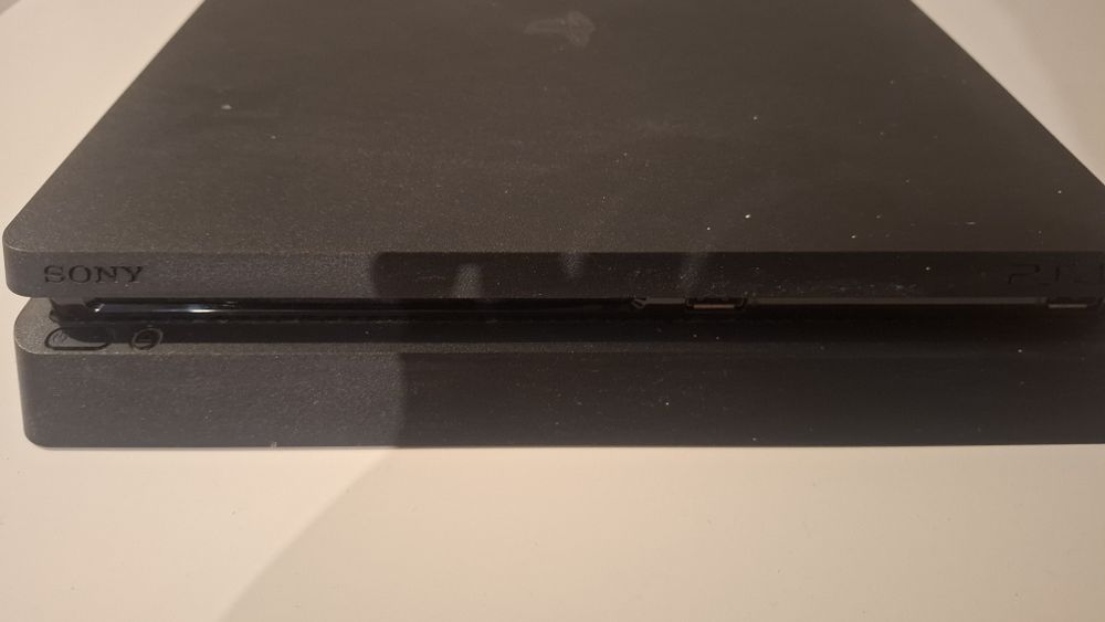 Zadbany zestaw PS4 Slim | 2 Oryginalne Pady | Ładowarka