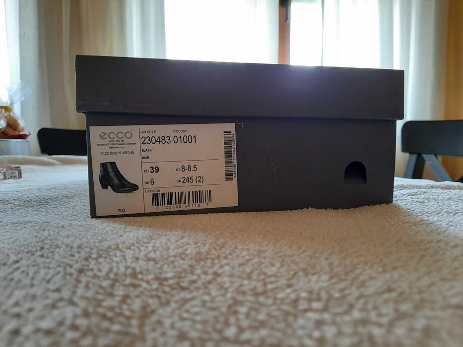 Botins da ECCO em pele preta