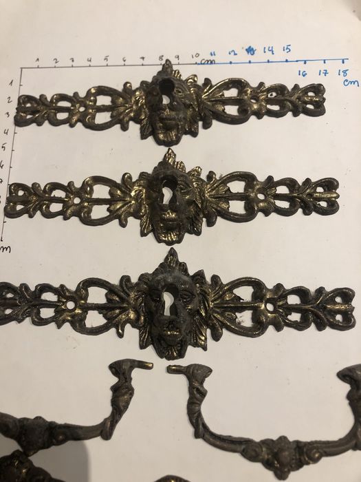 Conjunto de ferragens gavetas/chave/baú