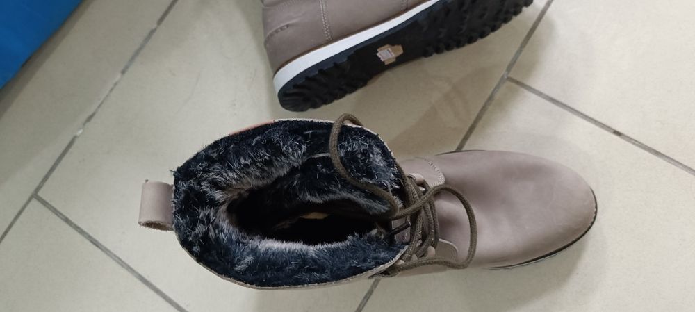 Продам зимові взуття жіноче