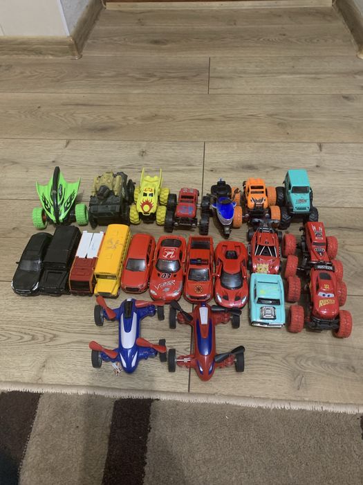 Продам машинки играшки
