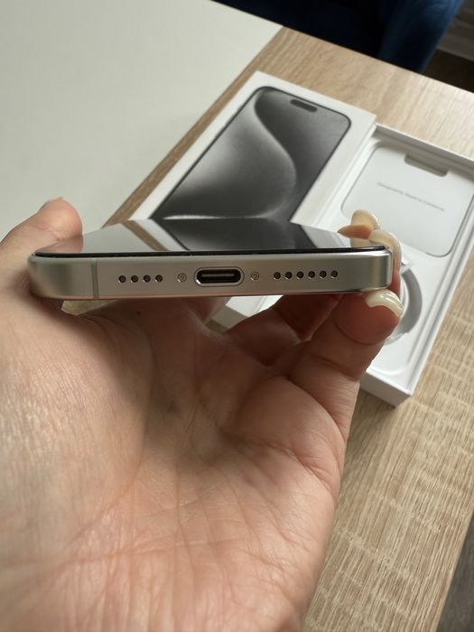 Продам iPhone 15 Pro Max 256Gb White Titanium