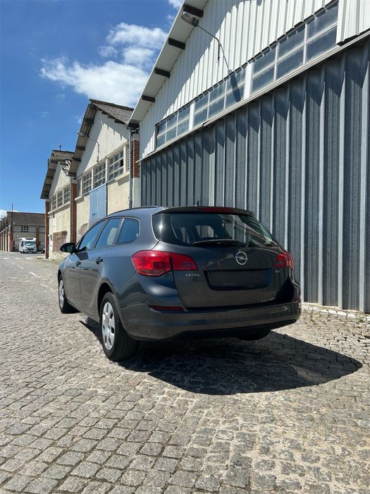 Opel Astra Sports Tourer 1.7 2012 — photo 4