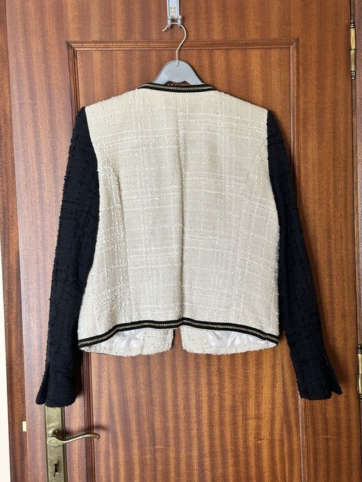 Casaco boucle bege e preto Mango