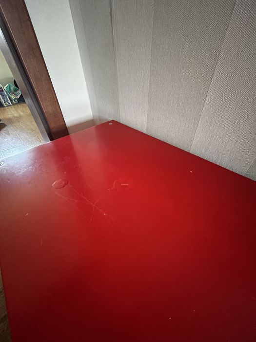 Szafka RTV IKEA LACK na kółkach – czerwona