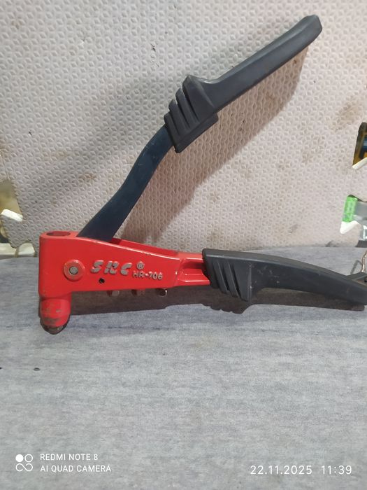 Клепочник пистолет для заклёпок!  В отличном состоянии!