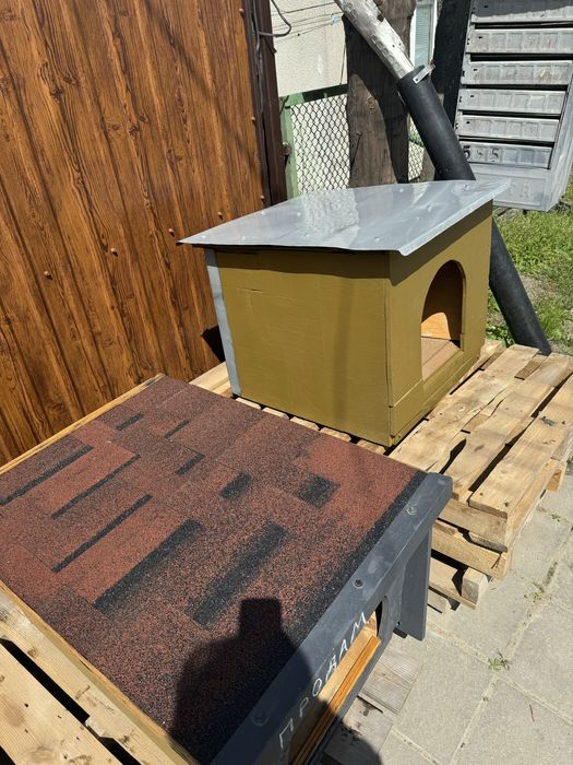 Продам собачі будки .Велика буда 1500гр.