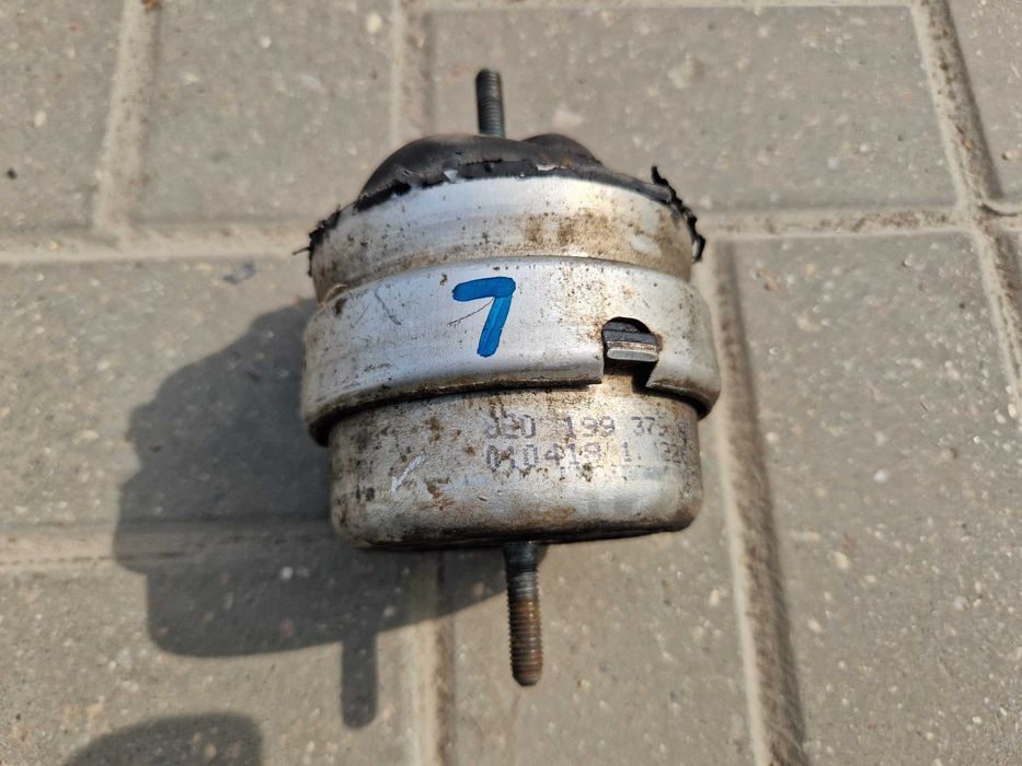 Audi A4 B6 B7 2.0 Benzyna Poduszka Silnika