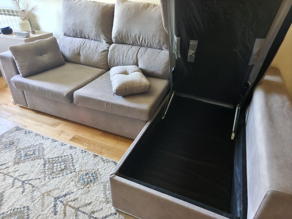 Vendo Sofá-cama com chaise com 2,5m comprimento e 1,45m de largura