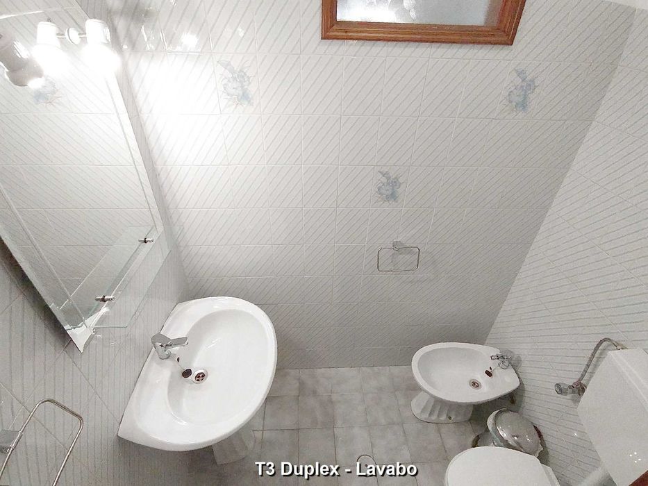 T3 dúplex, bom estado, bem arrendado, a 3 min da ponte metálica.
