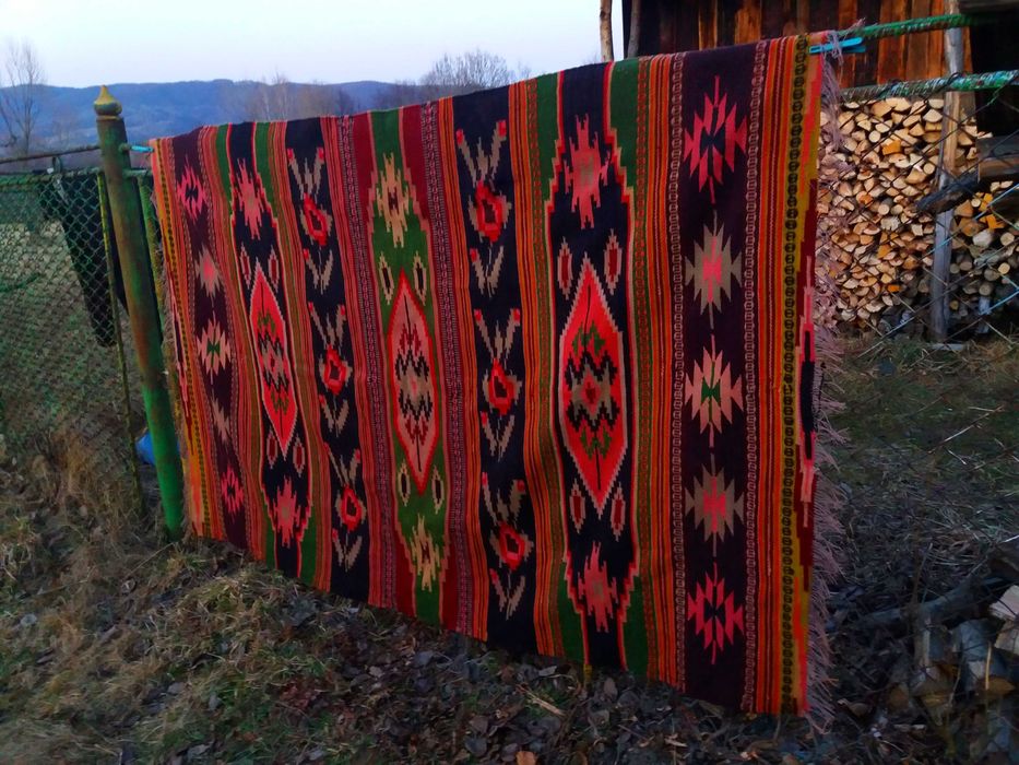 ГУЦУЛЬСЬКИЙ СТАРОВИННИЙ ШЕРСТЯНИЙ етнічний килимок. Олх доставка